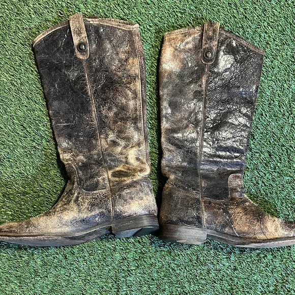 Women’s Frye Vintage Distressed Brown Leather Boots - Picture 5 of 8